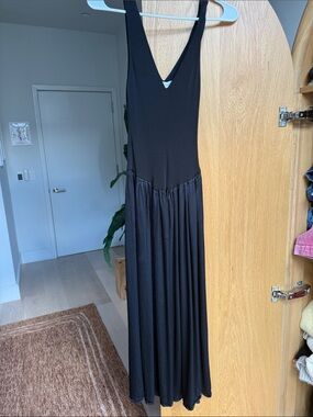 Zara Black Sleeveless V-Neck Maxi Dress